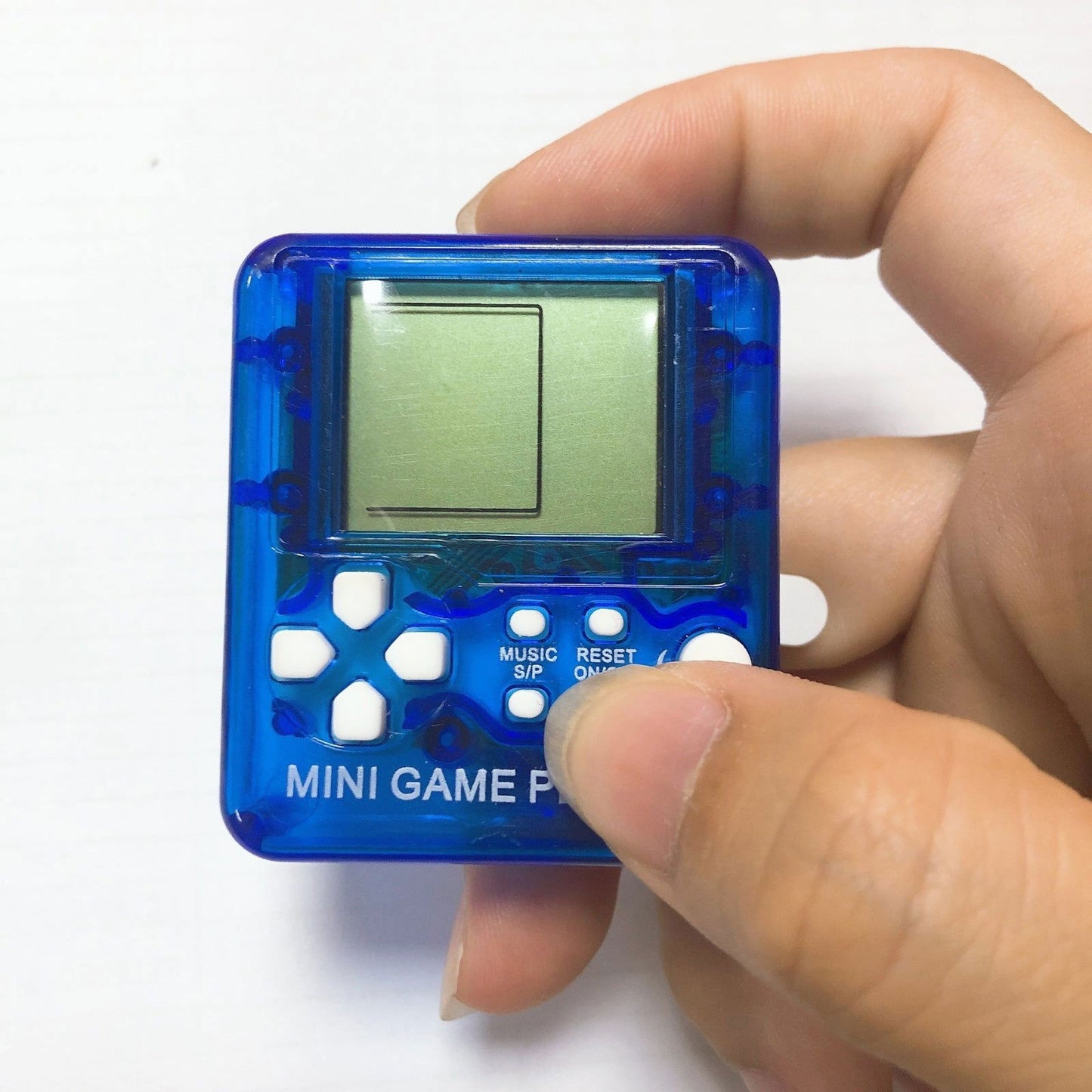 Pocket Micro Retro Game Console Keychain With 26 Games - Vivid Setups